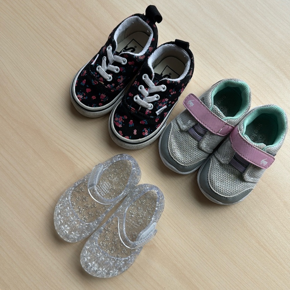 lot of size 4T shoes